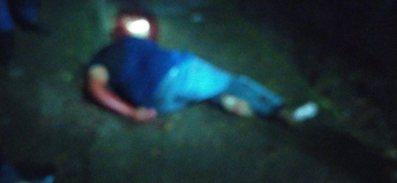 লালপুরে প্রাইভেটকার চালককে গলাকেটে হত্যা